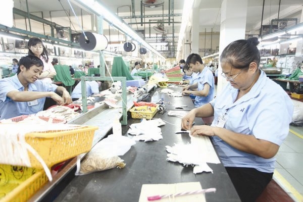 Kết quả hình ảnh cho Bộ LĐTBXH đề xuất giảm 0,5% mức đóng BHXH bắt buộc