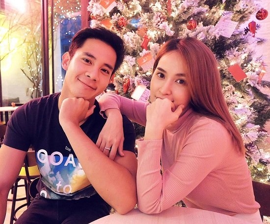 Chí Trung hài hước bế Ngọc Huyền chụp ảnh trước thác nước