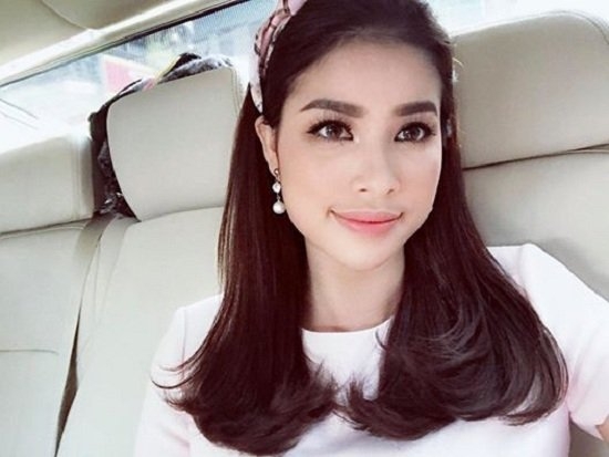 Chí Trung hài hước bế Ngọc Huyền chụp ảnh trước thác nước