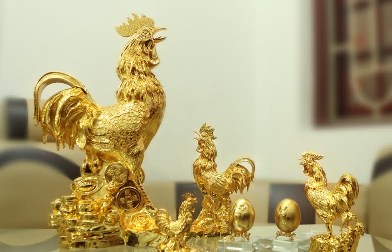 Mốt chơi Tết Đinh Dậu: Gà phủ vàng, trứng bọc vàng Mốt chơi Tết Đinh Dậu: Gà phủ vàng, trứng bọc vàng