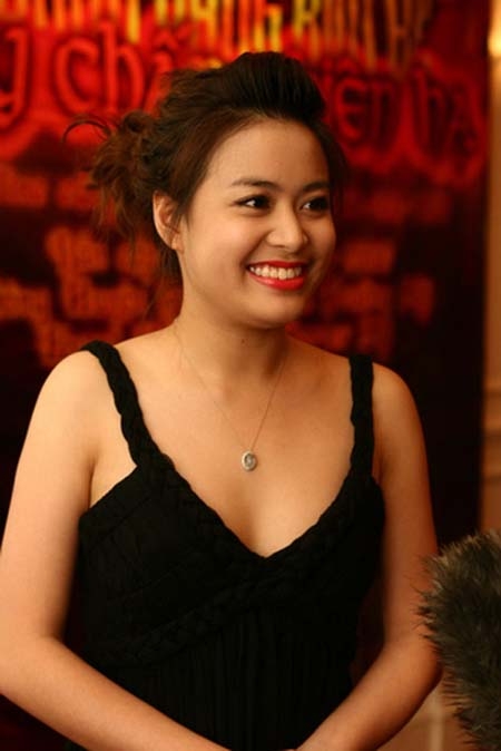 Nhan sắc biến đổi của Hoàng Thùy Linh sau 10 năm bước vào showbiz hình ảnh 4 nhan sac bien doi cua hoang thuy linh sau 10 nam buoc vao showbiz hinh anh 4