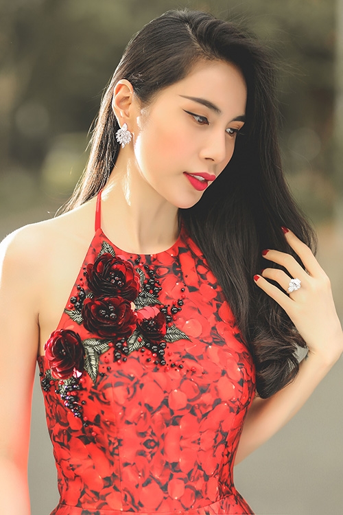 thuy-tien-khoe-vong-eo-nho-nhan-7