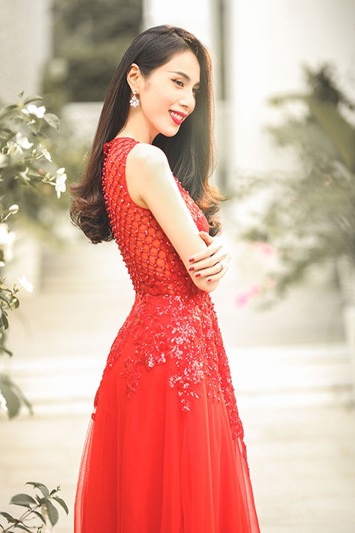 thuy-tien-khoe-vong-eo-nho-nhan-10