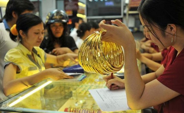 Giá vàng hôm nay 12/1: Biến động mạnh theo đồng USD
