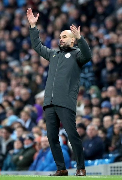 Mourinho dạy Pep: Tiền bạc không mua được tình yêu