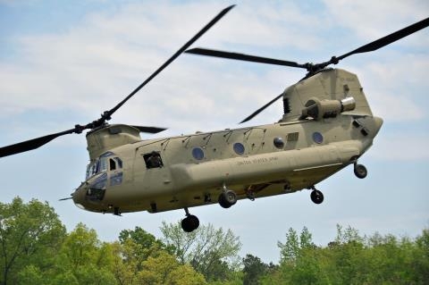 My nang cap truc thang CH-47 Chinook thanh cu ong 100 tuoi