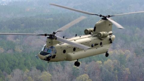 My nang cap truc thang CH-47 Chinook thanh cu ong 100 tuoi