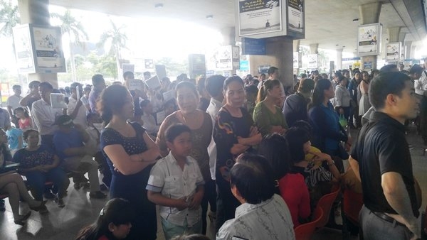 Tân Sơn Nhất trong ùn, ngoài tắc từ giữa trưa đến chiều Tân Sơn Nhất trong ùn, ngoài tắc từ giữa trưa đến chiều