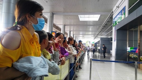 Tân Sơn Nhất trong ùn, ngoài tắc từ giữa trưa đến chiều Tân Sơn Nhất trong ùn, ngoài tắc từ giữa trưa đến chiều
