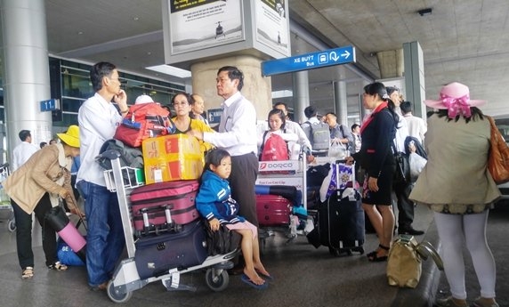Tân Sơn Nhất trong ùn, ngoài tắc từ giữa trưa đến chiều Tân Sơn Nhất trong ùn, ngoài tắc từ giữa trưa đến chiều