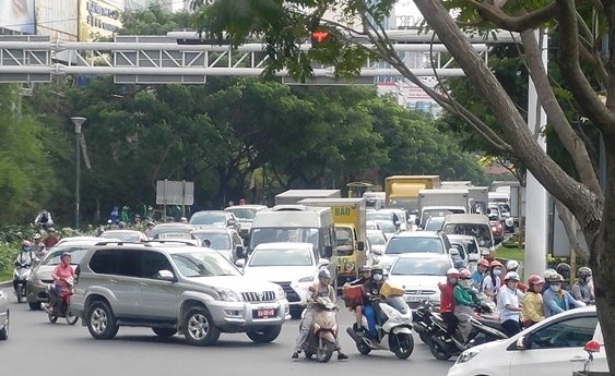 Tân Sơn Nhất trong ùn, ngoài tắc từ giữa trưa đến chiều Tân Sơn Nhất trong ùn, ngoài tắc từ giữa trưa đến chiều