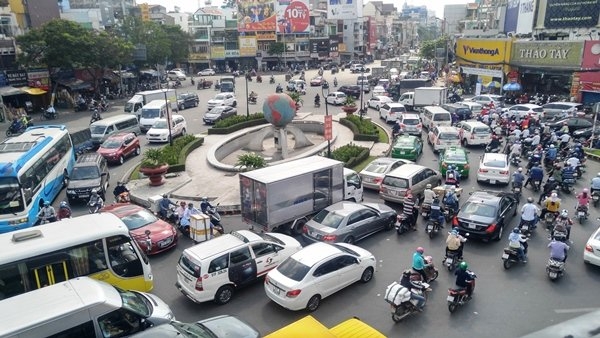 Tân Sơn Nhất trong ùn, ngoài tắc từ giữa trưa đến chiều Tân Sơn Nhất trong ùn, ngoài tắc từ giữa trưa đến chiều