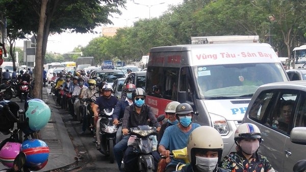 Tân Sơn Nhất trong ùn, ngoài tắc từ giữa trưa đến chiều Tân Sơn Nhất trong ùn, ngoài tắc từ giữa trưa đến chiều