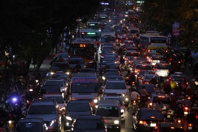 Hà Nội lại kẹt ứ mọi ngả chiều cuối tuần