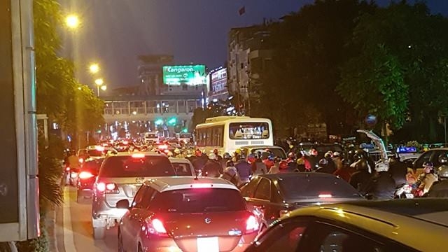 Hà Nội lại kẹt ứ mọi ngả chiều cuối tuần
