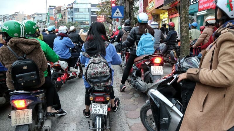Hà Nội lại kẹt ứ mọi ngả chiều cuối tuần