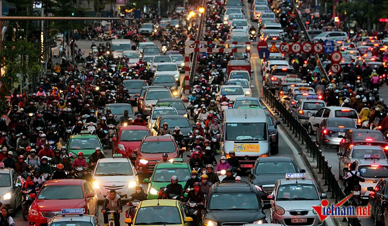 Hà Nội lại kẹt ứ mọi ngả chiều cuối tuần