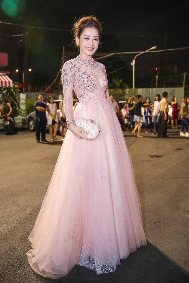Ky Duyen kem tuoi tan tren tham do su kien hinh anh 9