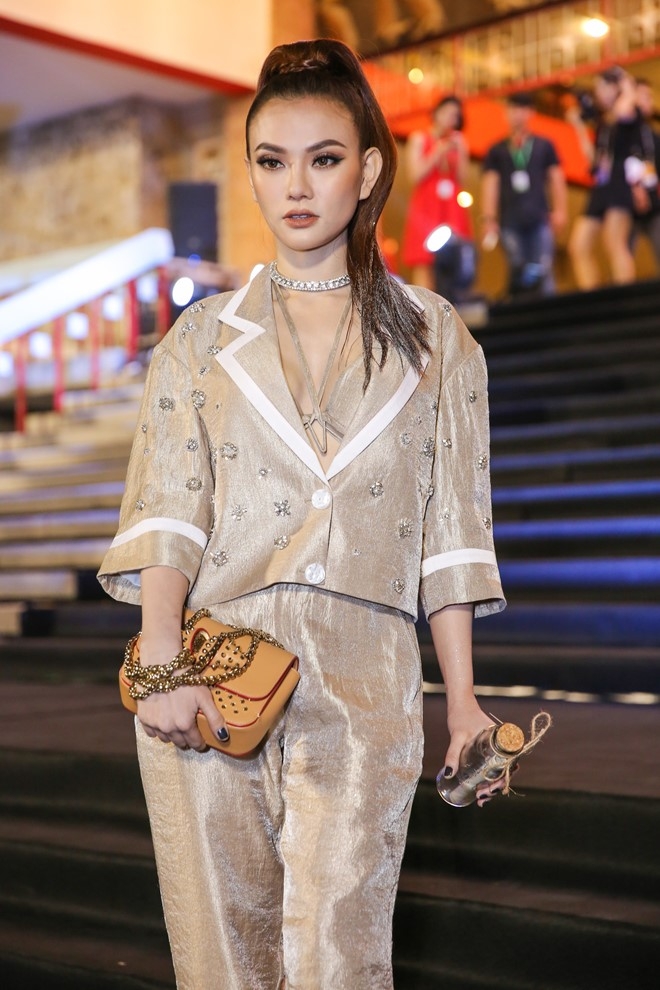 Ky Duyen kem tuoi tan tren tham do su kien hinh anh 12