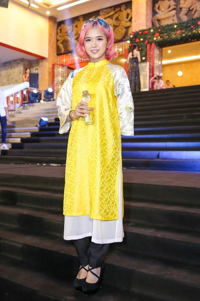 Ky Duyen kem tuoi tan tren tham do su kien hinh anh 14