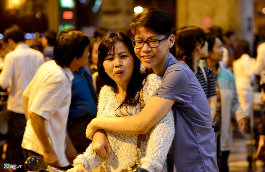 Tan Son Nhat ngap nguoi don Viet kieu ve an Tet hinh anh 13