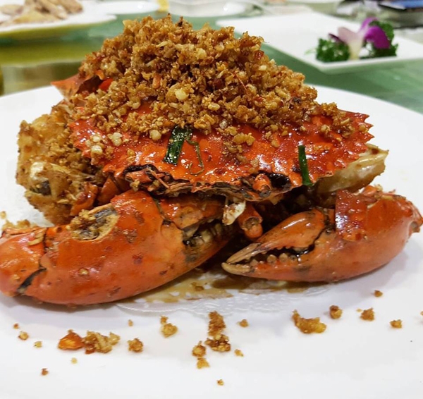 chuyen-di-thuong-hai-sang-chanh-cua-ngoc-trinh-va-gia-dinh-nguoi-tinh-ty-phu-17