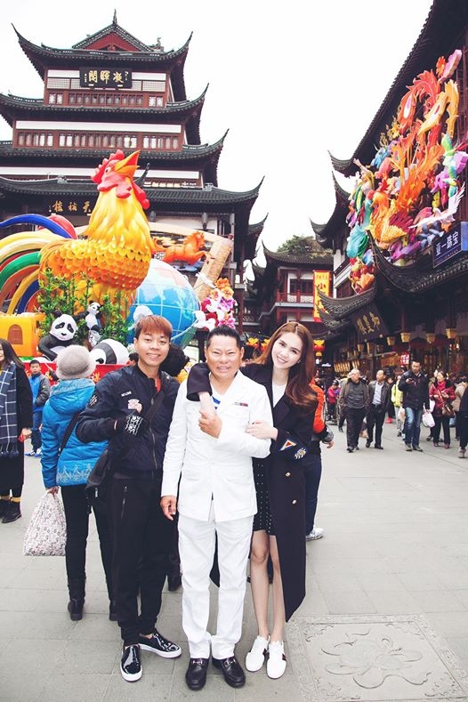 Vì tỷ phú Hoàng Kiều, Ngọc Trinh đi giày bệt hy sinh chiều cao vì yêu hình ảnh 2 vi ty phu hoang kieu, ngoc trinh di giay bet hy sinh chieu cao vi yeu hinh anh 2