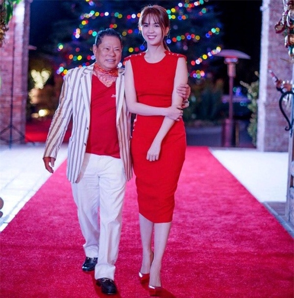 Vì tỷ phú Hoàng Kiều, Ngọc Trinh đi giày bệt hy sinh chiều cao vì yêu hình ảnh 4 vi ty phu hoang kieu, ngoc trinh di giay bet hy sinh chieu cao vi yeu hinh anh 4