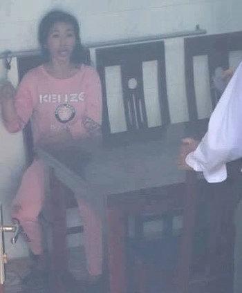 khoi to nguoi phu nu bat coc be 15 thang tuoi  hinh 1