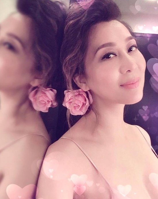 Sau nỗi buồn mất mẹ, MC Kỳ Duyên trở lại đằm thắm, quyến rũ