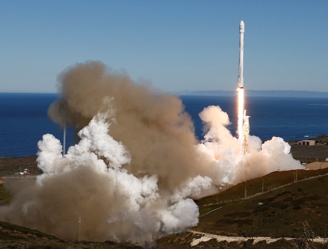 Elon Musk phong thanh cong ten lua sau vu no nam 2016 hinh anh 1