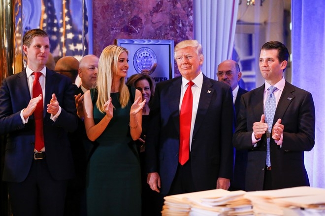 Nhieu nghi si dang Dan chu tay chay le nham chuc cua Trump hinh anh 1