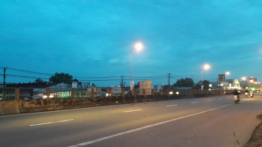 Hiện trường vụ tai nạn khiến 3 thanh niên chết thảm nhanh chóng được lực lượng chức năng giải tỏa (ảnh trên: B.H.Y) 