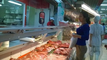 Vì sao giá lợn hơi giảm, giá thịt bán vẫn cao? - 1