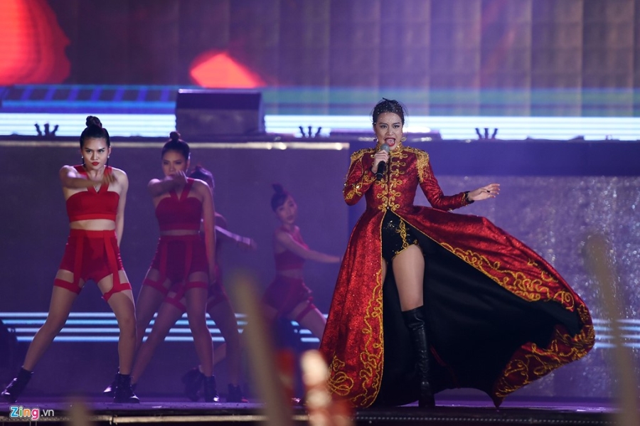 Dàn sao Việt đốt nóng mùa đông Hà Nội tại 'Đại hỷ xuân 2017' hình ảnh 4 Dan sao Viet dot nong mua dong Ha Noi tai 'Dai hy xuan 2017' hinh anh 4