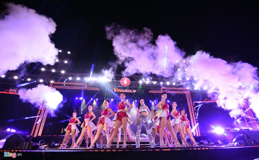 Dàn sao Việt đốt nóng mùa đông Hà Nội tại 'Đại hỷ xuân 2017' hình ảnh 7 Dan sao Viet dot nong mua dong Ha Noi tai 'Dai hy xuan 2017' hinh anh 7