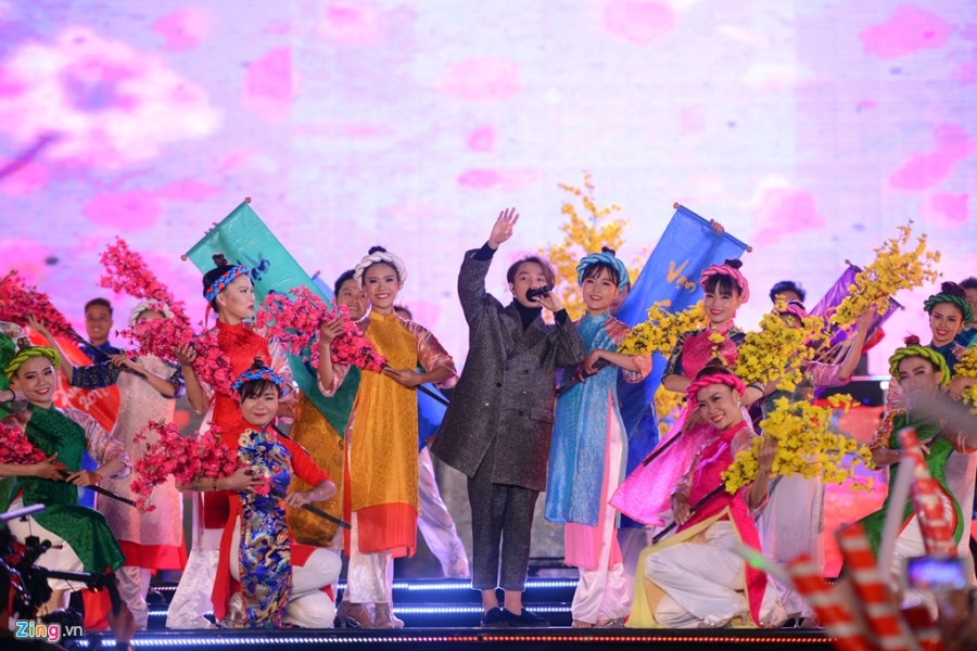 Dàn sao Việt đốt nóng mùa đông Hà Nội tại 'Đại hỷ xuân 2017' hình ảnh 8 Dan sao Viet dot nong mua dong Ha Noi tai 'Dai hy xuan 2017' hinh anh 8