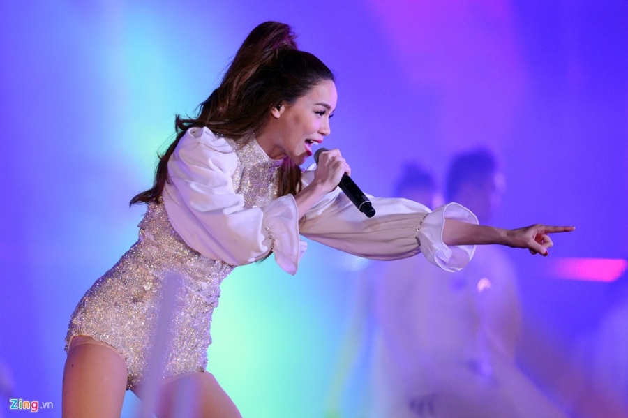 Dàn sao Việt đốt nóng mùa đông Hà Nội tại 'Đại hỷ xuân 2017' hình ảnh 15 Dan sao Viet dot nong mua dong Ha Noi tai 'Dai hy xuan 2017' hinh anh 15