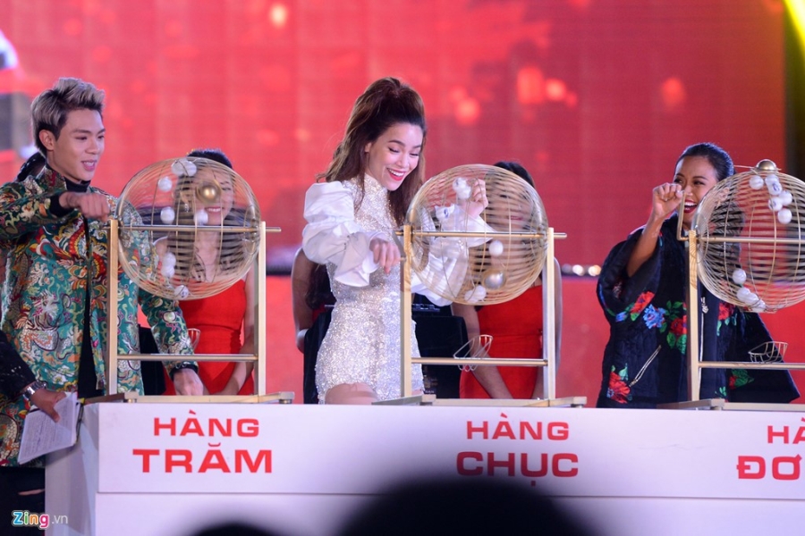 Dàn sao Việt đốt nóng mùa đông Hà Nội tại 'Đại hỷ xuân 2017' hình ảnh 19 Dan sao Viet dot nong mua dong Ha Noi tai 'Dai hy xuan 2017' hinh anh 19
