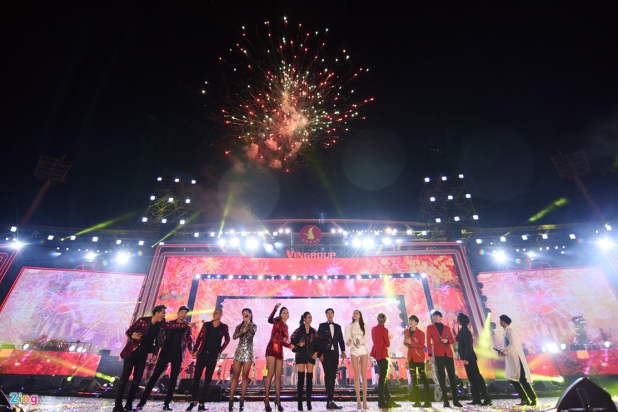 Dan sao Viet dot nong mua dong Ha Noi tai 'Dai hy xuan 2017' hinh anh 21