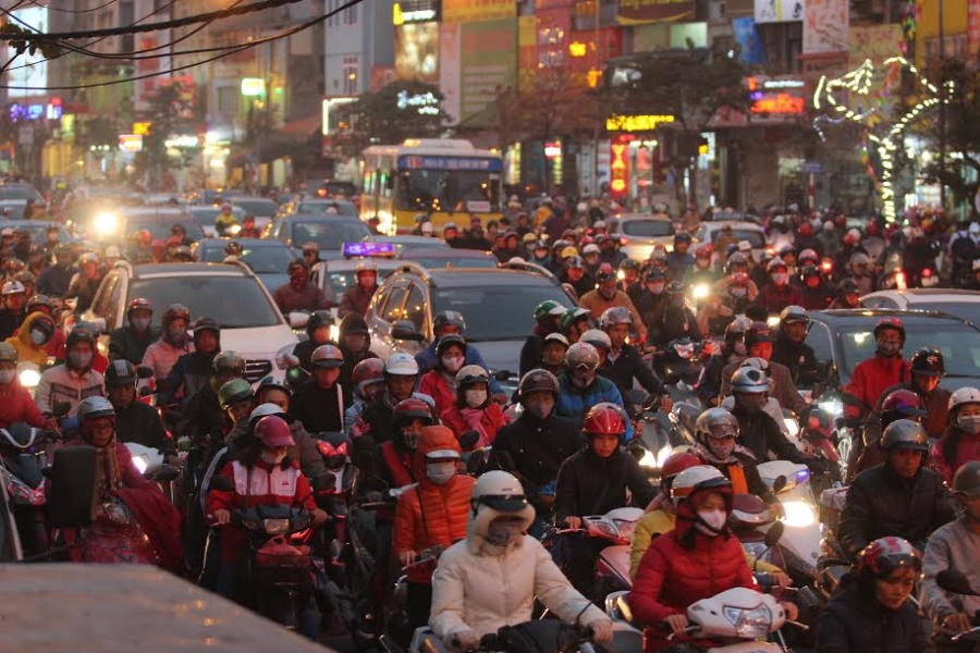 Hà Nội: Mịt mờ đường về nhà, xa quá xa vì tắc
