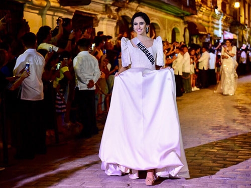 le-hang-trinh-dien-thoi-trang-cung-dan-nguoi-dep-miss-universe-2