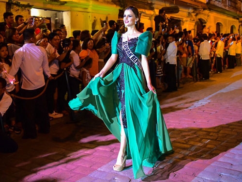 le-hang-trinh-dien-thoi-trang-cung-dan-nguoi-dep-miss-universe-10
