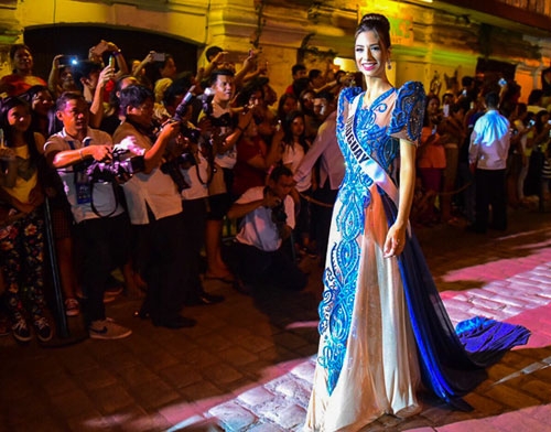 thi-sinh-hoa-hau-hoan-vu-2016-trinh-dien-thoi-trang-5