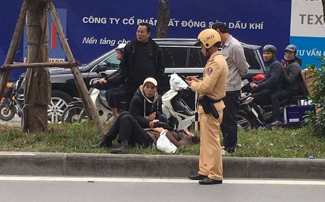 Xe buýt ở Hà Nội đâm trúng một phụ nữ đang sang đường