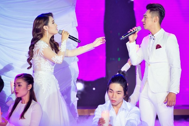Cam Ly bat khoc khi MC Nguyen Khang tat ban dien hinh anh 8