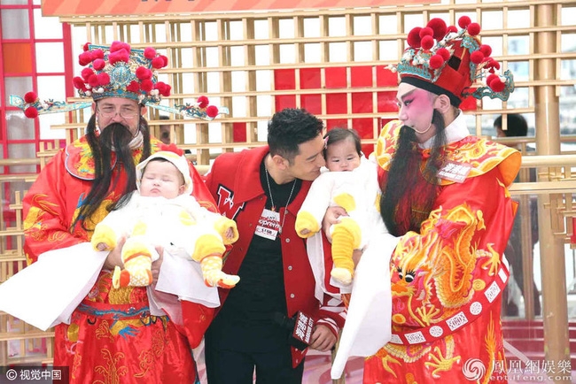 Đây là hình ảnh đầu tiên về quý tử nhà Angela Baby - Huỳnh Hiểu Minh - Ảnh 7.