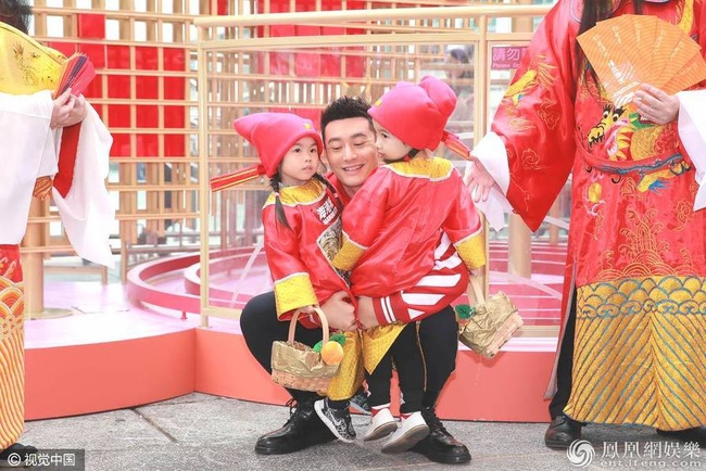 Đây là hình ảnh đầu tiên về quý tử nhà Angela Baby - Huỳnh Hiểu Minh - Ảnh 8.