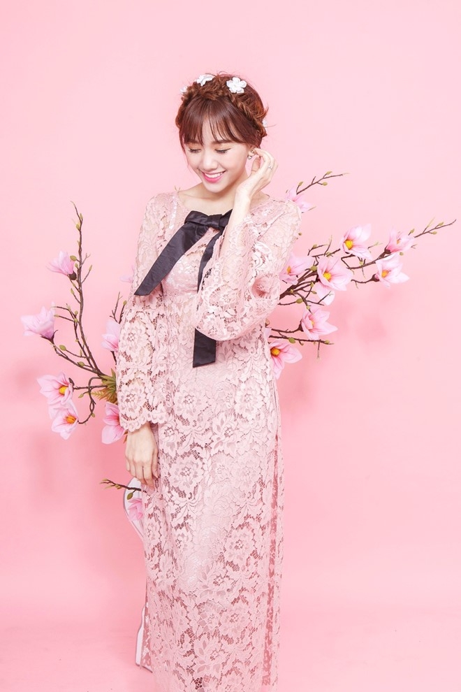 Hari Won mac ao dai cach tan don xuan hinh anh 6
