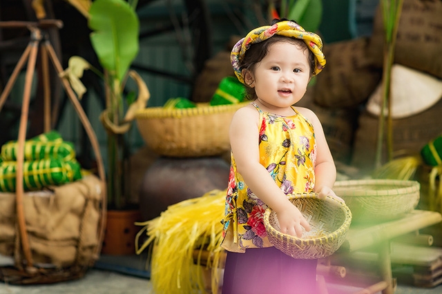 Mimi đã nhiều lần lên báo với tư cách hotgirl nhí, người mẫu nhí. Trên mạng xã hội, cô bé có hàng chục ngàn fans.